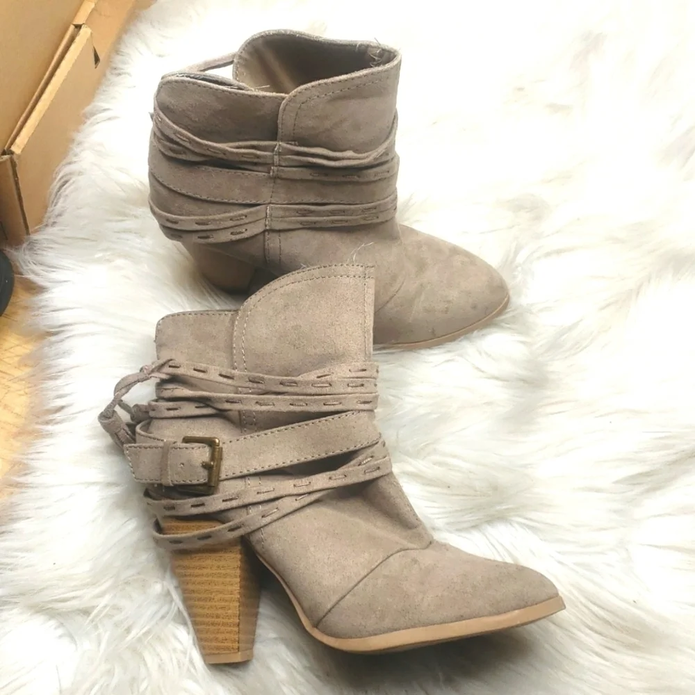 Qupid Raelynn 32 Taupe Strappy Buckle Chunky Stacked Heeled Booties 6